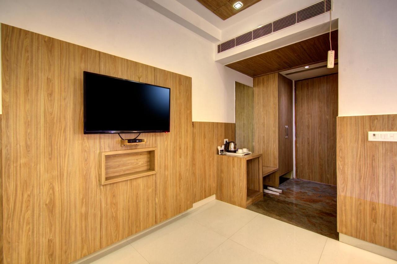 The Elevate Hotel - Near Delhi International Airport New Delhi Extérieur photo